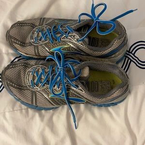 women’s brooks 10.5 trance12  blue and silver